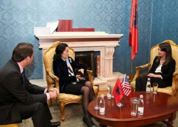 Ambasadorja Yuri Kim zbardh detaje nga takimi me Rudina Hajdarin: Respektoj luftën e saj parimore