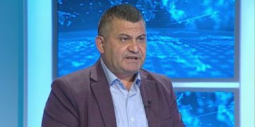 Gazetari i njohur shqiptar publikon fotot dhe shpërthen i revoltuar: “Njerez, behuni njerez, dreqi ta haje!