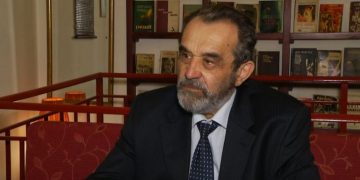 Shuhet në moshën 71-vjeçare studiuesi dhe shkrimtari i mirënjohur, Moikom Zeqo