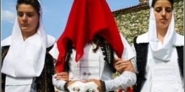 “Plas” mblesëria! Rikthehen martesat si qëmoti: Emigrantët nuk i besojnë më rrjeteve sociale dhe dashurisë me “takimin e parë”