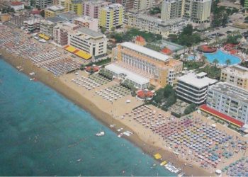 Kufijtë e BE-së dhe sezoni turistik, midis aspiratave dhe frikës