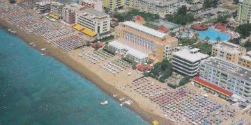 Kufijtë e BE-së dhe sezoni turistik, midis aspiratave dhe frikës