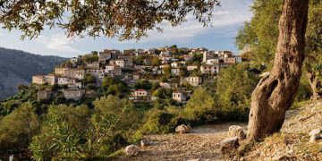 “Fshati shqiptar që mahniti gruan e princit Charles, gruaja e pronarit të Mercedes donte ta blinte gjithë fshatin”