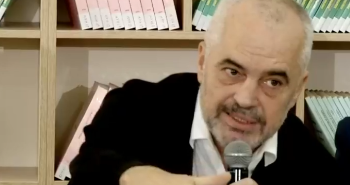 Gazetari i bën pyetjen provokuese, kryeministri Rama e ironizon: Urime për bindjen, ju dëgjova pandërprerë jo se isha gojëhapur por..