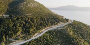 Shqiptarët dhe turistët do të arrijnë më shpejt Rivierën/ Soreca: BE është krenare që mbështet ndërtimin e bypass-it të Vlorës