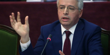 Pas reagimeve të shumta qytetare, preken në sedër deputetët e opozitës parlamentare: Thërrasin në seancë të jashtëzakonshme ministrin Lleshaj