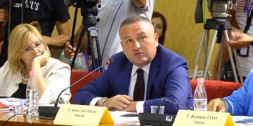 Deputeti socialist: Duhet të hapen listat dhe të ndalohen koalicionet parazgjedhore. Boll u benë 30 vjet me kryetarë partish pa parti