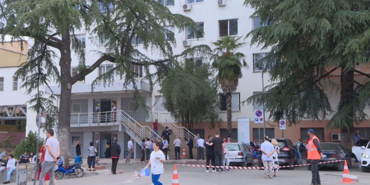 Koronavirusi: 2 pacientë të tjerë humbin jetën në Shqipëri, një 67-vjeçar nga Tirana dhe një 73-vjeçare nga Shkodra