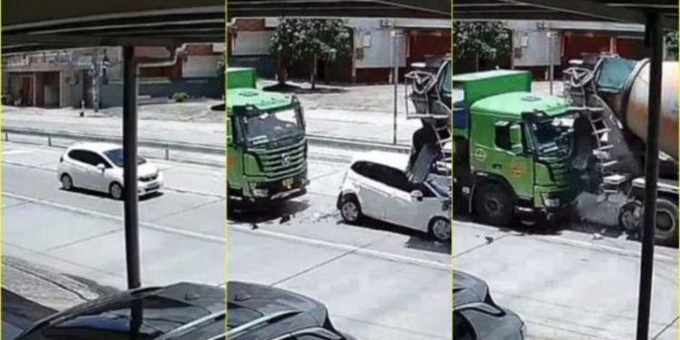 VIDEO/ Shikoni si përplasen 3 makina! Aksident i frikshëm por  fati i çuditshëm!