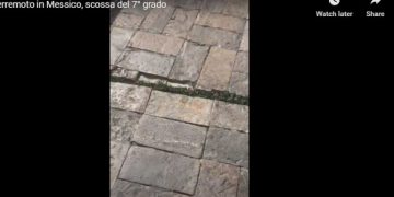 Termeti i fuqishëm me magnitudë 7.7 Rihter që goditi jugun e vendit, ndan tokën në dysh (Video)