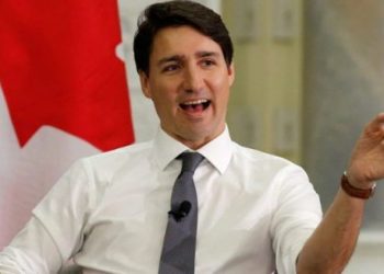 Dalin pamjet tronditëse të trajtimit të një personi me ngjyrë në Kanada! Kryeministri Justin Trudeau: Është e papranueshme dhe gjërat duhet të ndryshojnë”!