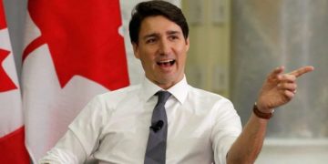 Dalin pamjet tronditëse të trajtimit të një personi me ngjyrë në Kanada! Kryeministri Justin Trudeau: Është e papranueshme dhe gjërat duhet të ndryshojnë”!