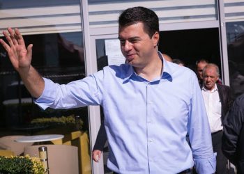 Kryeministri Rama demaskon publikisht Lulzim Bashën! “Hallexhiu” i Lulit një mashtrues: Ai dhe punonjesit kanë marrë nga tre paga (Video)