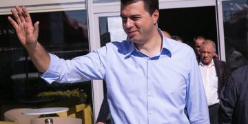 Kryeministri Rama demaskon publikisht Lulzim Bashën! “Hallexhiu” i Lulit një mashtrues: Ai dhe punonjesit kanë marrë nga tre paga (Video)