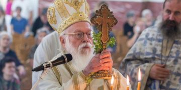 Probleme me zemrën! Shtrohet në spital Kryepeshkopi Anastas, detajet