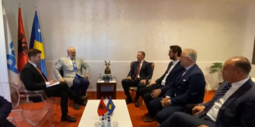 I akuzuar nga Specialja, Kadri Veseli pret Edi Ramën: Kryeministër, të lumshin këmbët!