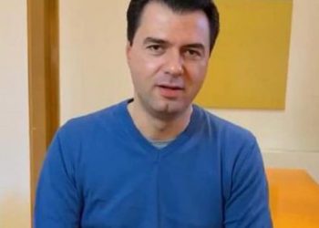 Garderoba e fitores! Kush të vesh mor bir, kush të qeth o xhan?!