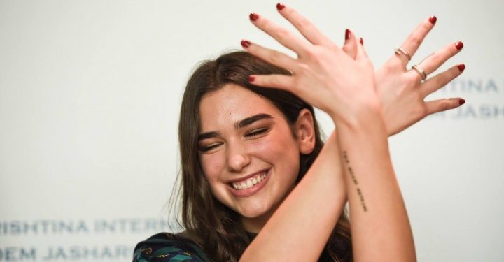 Dua Lipa tërbon serbët me postimin e fundit/ foto
