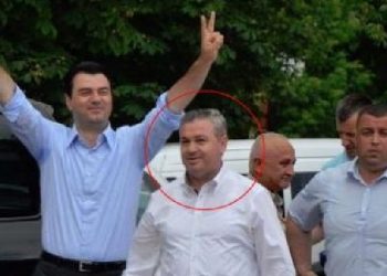 “Spurdhjaku” që do të bëhet kryeministër! Murrizi i “përvishet” Bashën: Nuk kam luatjur kurrë bixhoz! Nuk kam kunat të pasur që të më shlyejë borxhet