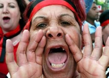 Covid, pse dorëzohemi tani që armiku është i dukshëm?!