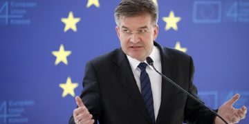 Takimi virtual Hoti-Vuçiç, i dërguari i BE-së: Dialogu u rikthye në binarë