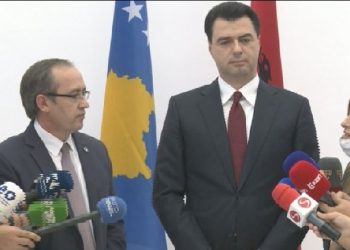 E hëna “zien’ për listat”! Basha ikën të fshihet  atje ku ka bërë gjëmën dhe milionat… Kosovë