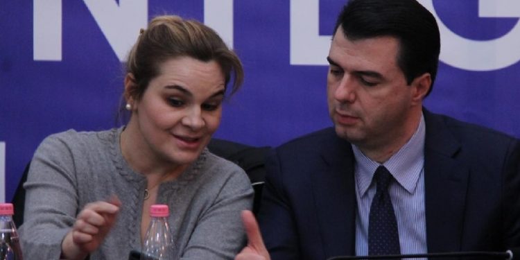 Një stil entuziast nga Kryemadhi, për opozitën