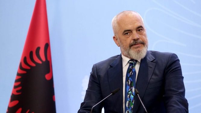 Rama fillon ditën me urim: Gëzuar Kurban Bajramin!