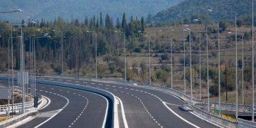 Greqi, vijojnë përplasjet mbi autostradën “Joniane” drejt kufirit shqiptar