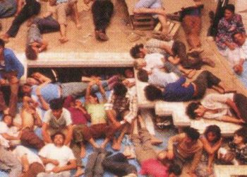 Kryeministri Rama publikon videon nga momenti historik dhe jep mesazhin e fortë: Një kohë për të kuptuar çmimin e lirisë! 2 Korriku…kur shqiptarët u dyndën në dyert e ambasadave