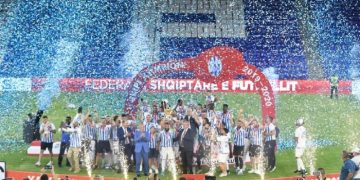 Festival fishekzjarresh në “Air Albania”, Tirana ngre lartë trofeun