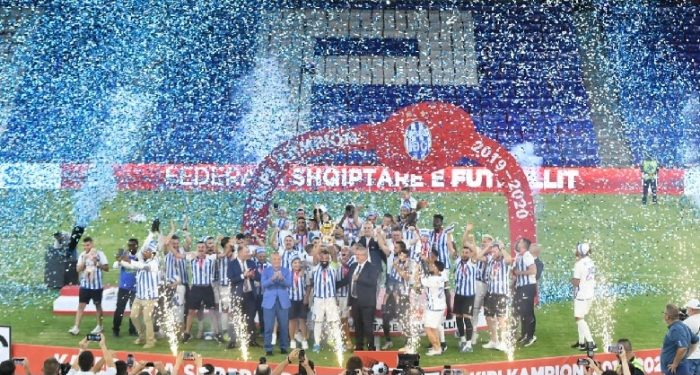 Festival fishekzjarresh në “Air Albania”, Tirana ngre lartë trofeun