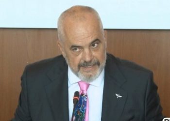 “I bënë si të presësh kostum për mua me masat e Erion Braçes e Bashkim Finos”, Rama ironizon keq PD-në