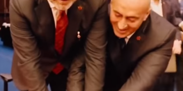 Rama nënshkruan personalisht tërheqjen e padisë ndaj Ramush Haradinajt, zbardhet dokumenti