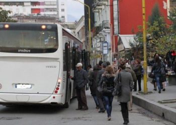 Më në fund nesër rinis transporti publik, rregullat që duhet të dini: Aboneja e marsit e pavlefshme, korriku me bileta
