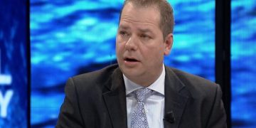 “Opozita fantazinë me të zgjuar ka kthimin te tezat e PD-së së Berishës në 2005”, Edvin Kulluri i kthehet keq Lulzim Bashës