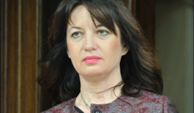 Vendimi i Cakajt për shkarkimin e ambasadores, media greke hedh akuzat e rënda: Ardiana Hobdari është e përfshirë në vjedhjen e 100 pasaportave!