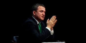 Babai i infektuar me Covid-19 prej tij në koma prej 5 ditësh! Berat Buzhala tregon gabimin që nuk do ta bënte më kurrë, nëse kthehej pas në kohë