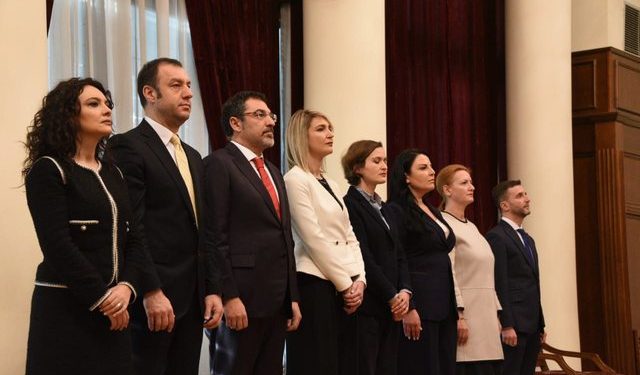 Edi Rama jep sinjale për ndryshime në qeveri: Zbardhen paralajmërimet në takimet me deputetët e krerët e bashkive, ja ministrat që pritet të lëvizin