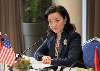 Ambasadorja Yuri Kim takim “kokë më kokë” me numrin 2 të PS, zbardhet tema e nxehtë e diskutimit