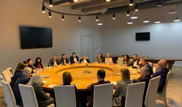 Zbardhet pasuria e ministrave:  Të gjithë me borxhe dhe kredi për banesa