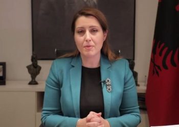 Dekreti për gjobat ndaj mediave, Manastirliu “rrëzon” vendimin e Metës