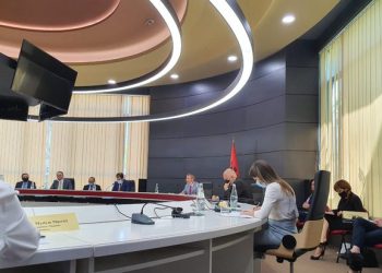 Nis mbledhja e Këshillit Politik, arrin Rama dhe palët politike/ Reagon Rudina Hajdari pak para takimit..