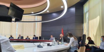 Nis mbledhja e Këshillit Politik, arrin Rama dhe palët politike/ Reagon Rudina Hajdari pak para takimit..