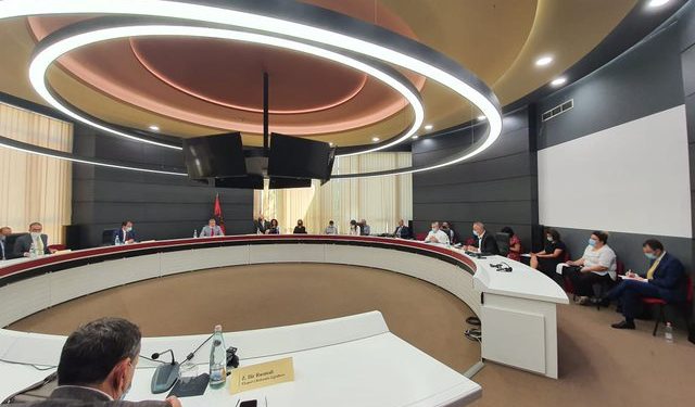 Zbardhen detajet nga tryeza e Këshillit Politik, kryeministri Rama pyetje të drejtpërdrejtë Partisë Demokratike..