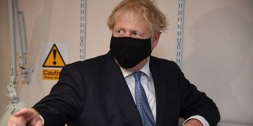 Kryeministri i Britanisë habit me deklaratën: Gabuam me koronavirusin, ministrat e mi nuk kuptuan gjë fare për …