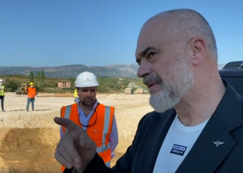 Rindërtimi pas tërmetit! Kryeministri inspektime në Laç, Thumanë dhe Fushë Krujë: Gjithçka sipas ritmit të duhur