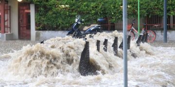 Çfarë po ndodh në Itali? Stuhi e fuqishme, përmbytet Milano