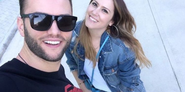 Së shpejti pritet të bëhen prindër/ Eduart Grishaj zbulon detaje për dasmën dhe emrin e djalit të tyre