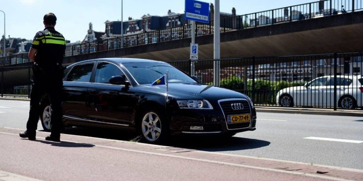 Dy orë nga marrja në pyetje e Presidentit, në çfarë cilësie po e interviston Specialja Hashim Thaçin?